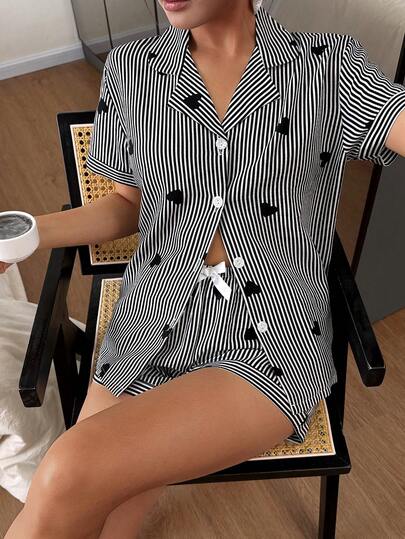 2 件套女士睡衣套装，条纹心形印花短袖翻领上衣，带口袋和蝴蝶结短裤，适合所有季节的女士睡衣家居服