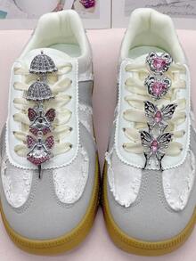 4件套Y2K风格奢华银色树脂仙女蝴蝶鞋带吊坠DIY配件，适用于女士运动鞋和靴子，个性化闪亮水钻伞形鞋带扣装饰，可拆卸心形鞋夹饰品，适合系带鞋，圣诞节、万圣节、情人节、生日派对礼物（不含鞋子）