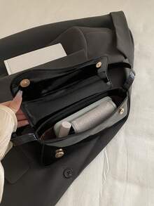 时尚纯色亮面不对称腋下单肩包，百搭优雅简约翻盖手提包，适合购物、收纳钱包，适合年轻女性、大学生、职场新人、上班族女性。也适合办公室、大学、工作、商务、通勤、户外活动、旅行和户外郊游等场合。 - 黑色 - 查看 8