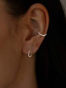 1对S925纯银双圈光滑耳钩扭纹耳环，简约经典造型耳扣，低敏感耳钩，尺寸可选7mm、9mm、11mm、13mm、15mm、18mm、20mm、25mm。珠宝礼品，可送母亲、姐妹、女友，亦可作为圣诞礼物。