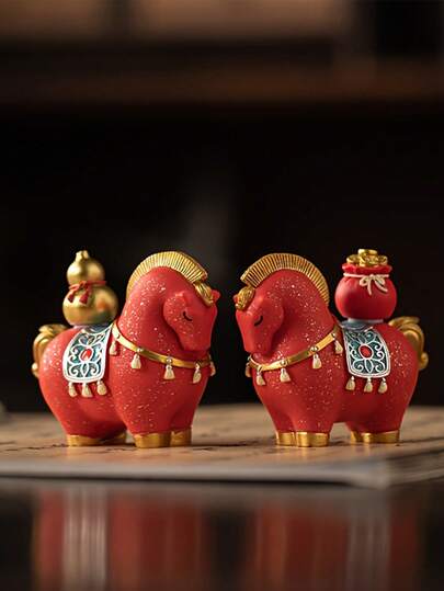 2026年中国新年招财马摆件，红金树脂招财马雕像桌面摆件，旋转招财马摆件，马模型装饰，动物雕塑，马模型配件，2026年农历新年装饰，适合春节装饰