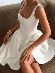 Frühlings-/Sommer-Kleid im französischen minimalistischen Stil, weiß, Trägertop, Damen hochwertig schlank geschnittenes Kleid mit quadratischem Ausschnitt, tailliert, ärmellos, rückenlos, vintage, figurbetont, sexy Slip-Kleid