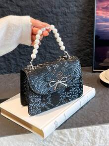 This New 1pc Sequined Pearl Handbag Is Casual And Simple, Featuring A Flap Design And A Non-Adjustable Shoulder Strap. Perfect For Shopping, Parties, And Travel, It Easily Holds Everyday Essentials. A Versatile Piece And A Fashion Favorite, It Suits Various Styles And Occasions, Making It An Excellent Choice For Ramadan. - Pearl Handbag - View 3