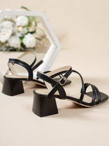 Women's Black Criss-Cross Strap Chunky Heel Sandals, Square Toe Design, Strap Buckle, Daily Commute, Fashionable, Mid-Heel Open Toe Shoes - Black - View 4