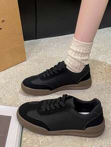 1 双女士多功能运动时尚休闲运动鞋，轻便户外平底鞋，适合学生和娇小身材 - 黑色 - 查看 4