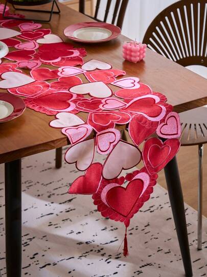 1 pieza Camino de mesa con bordado de corazón rojo y borlas huecas, adecuado para decoración del Día de San Valentín, cena a la luz de las velas para parejas, mesa de comedor, sala de estar, dormitorio, fiesta de cumpleaños, decoración del hogar, para todas las estaciones