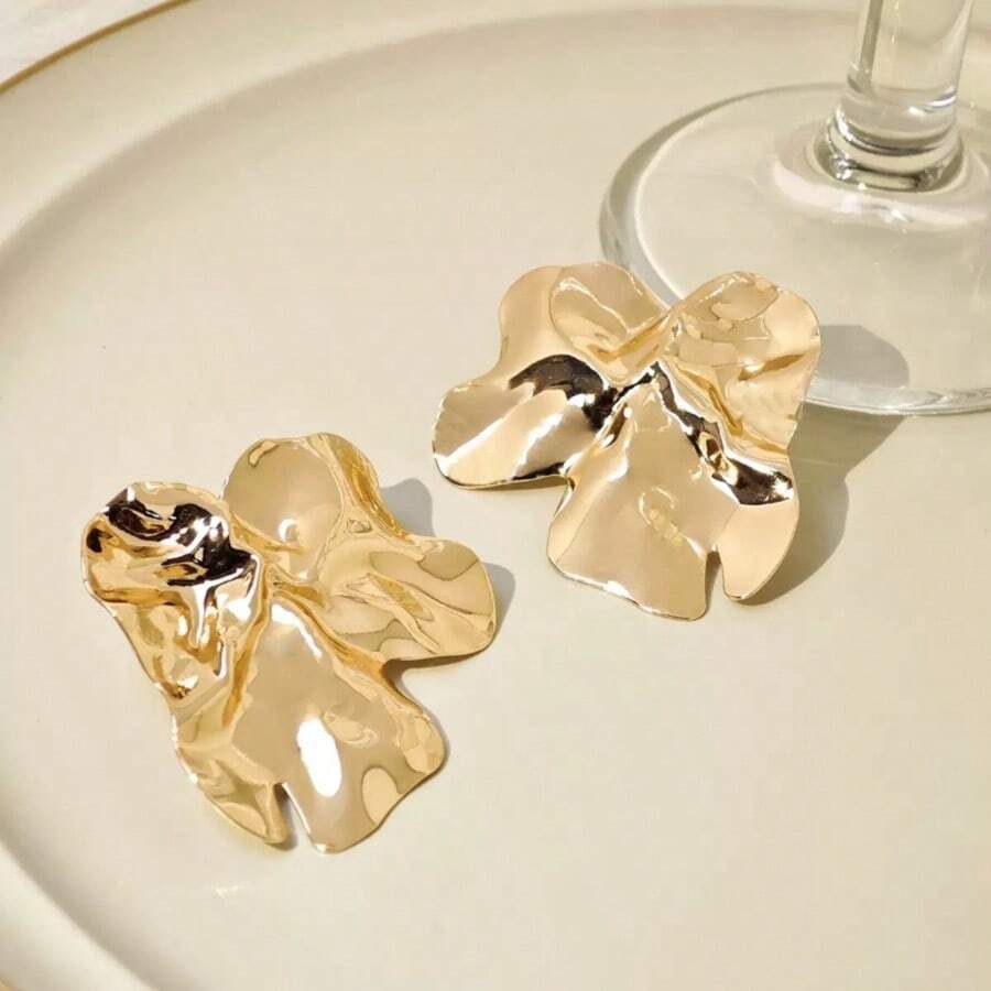 1 Pair Fashionable Geometric Petal Metallic Foldable Stud Earrings, Exaggerated Personalized Earrings For Women - Gold - View 1