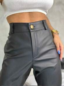 Calça de Couro Fake Wide Leg Pantalona com Bolsos, Botão e Zipér PU Sintético Feminina - Preto - Visão 6