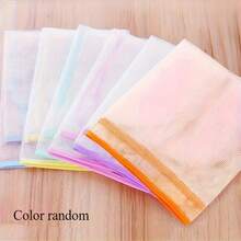 Almohadilla de planchado portátil para viajes - Alternativa ahorradora de espacio a las tablas de planchar tradicionales para usar en escritorios, lavadoras y secadoras; Almohadilla de planchado plegable de tamaño completo; Tabla de planchar portátil y plegable; Almohadilla de planchado para prendas; Soporte para plancha. Alfombrilla de planchado resistente al calor y protectora con malla - Protege la ropa y la tabla de planchar para planchas de vapor, decoración de cocina, artículos del hogar - Blanco - Ver 12