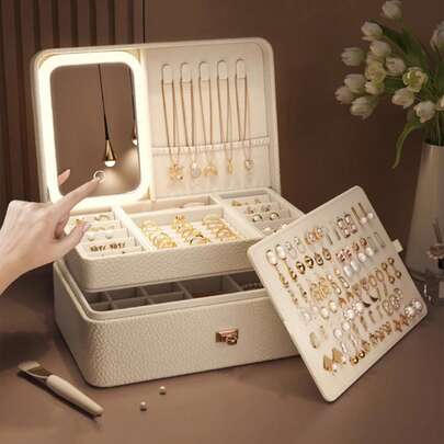 JewelryStorageBoxLEDMirror Gương trang điểm LED nhỏ gọn đa chức năng 3 màu có thể điều chỉnh và hộp đựng trang sức kết hợp, giúp bạn tỏa sáng vẻ đẹp, chống nước, chống bụi, lý tưởng để đựng mỹ phẩm, bông tai, nhẫn và trang sức. Thích hợp cho du lịch, đi làm hoặc trở lại trường học.