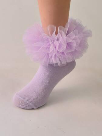 1双褶皱蕾丝边女婴公主袜，蓬松褶皱袜