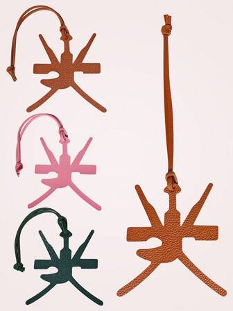 1个纯色阿曼PVC材质钥匙扣，时尚、优雅、简约、百搭、趣味十足又可爱。趣味设计，饰有阿拉伯字母地图图案吊坠。可用作挂件、汽车装饰、钥匙扣、腰带钩、行李牌或身份识别吊坠，适用于背包、单肩包、斜挎包、手提包、腋下包、化妆包和其他收纳袋。适合情侣和闺蜜赠送。