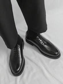 Men's Formal Leather Oxford Shoes, Vintage Carved Lace-Up Low-Top Casual Brogue Shoes - Black - View 5