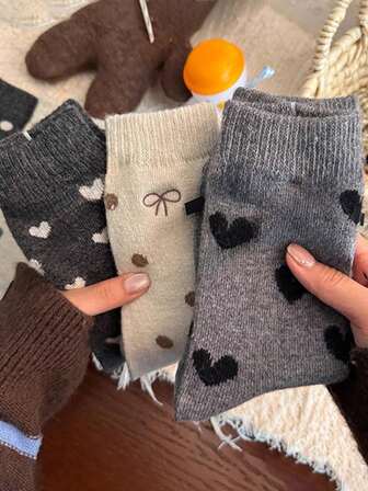 3 Pairs Women's Heart Polka Dot Casual Comfortable Mid-Calf Socks, Sweet And Simple Style