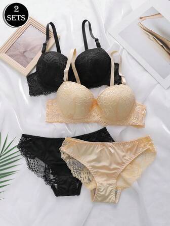 两套四件套欧美风女士内衣套装，包括带钢圈的超细纤维蕾丝文胸、不可拆卸衬垫罩杯、可调节肩带和低腰三角裤。