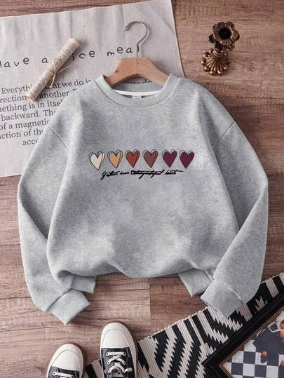 女童米色连帽卫衣，饰有彩色爱心图案和“Be Kind”字样印花 - 休闲长袖套头衫，适合春秋季穿着，可机洗，款式可爱，适合上学、度假和购物。