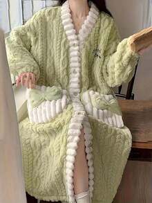 Coral Fleece Floral Decor Velvet Robe, Warm Winter Bathrobe, Cute Long Sleeve V-Neck Pocket Robe, Women's Pajama Set, Thick Long Velvet Bathrobe Loungewear, Essential Autumn/Winter Homewear, Accompany You Through The Cold Winter, Christmas/Birthday Gift