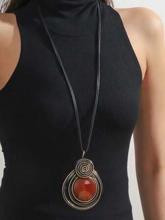 新款手工编织缠绕圆形水滴吊坠项链，女士长款毛衣链