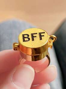 SpongeBob SquarePants 1枚海绵宝宝主题卡通BFF戒指。高品质镀金卡通戒指，饰有海绵宝宝的好朋友派大星，象征着永恒的友谊。适合约会、派对、日常佩戴，是完美的生日和节日礼物，也是圣诞节倒计时日历的理想填充物。 - 彩色 - 查看 9