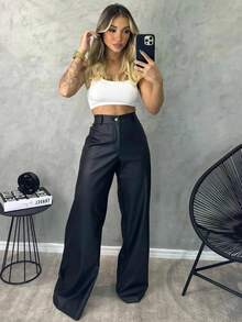 Calça de Couro Fake Wide Leg Pantalona com Bolsos, Botão e Zipér PU Sintético Feminina - Preto - Visão 3