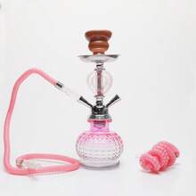 一套经典优雅水烟管，包含1/2英寸烟管、便携式水烟套装（含烟杆、烟碗、烟钳及其他配件）、精致玻璃水烟壶，无需用电，方便实用。