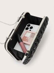 REMANLAND Chiếc ví cầm tay hình hộp sang trọng và lấp lánh đính đá quý này dành cho nữ giới vô cùng tinh tế và thanh lịch. Với thiết kế dây xích, đây là lựa chọn lý tưởng cho các bữa tiệc. Bên trong có một khe đựng thẻ ẩn có thể dùng như ví tiền, biến nó thành người bạn đồng hành hoàn hảo cho các sự kiện buổi tối của quý cô. Dây xích kim loại có thể tháo rời cho phép đeo vai hoặc đeo chéo. Thích hợp cho các bữa tiệc, dạ hội, họp mặt và đám cưới, đây là món quà hoàn hảo dành cho bạn bè và gia đình. - màu đen - Xem 5