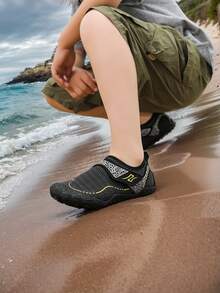 1 Pair Summer New Kids Aqua Shoes, Striped Fashion Print, Breathable Mesh, Quick Dry, Boys Beach Water Swimming Shoes, Low-Top, Hook And Loop, Rubber Sole, Wear-Resistant, Outdoor, Boys Cycling Shoes, Lightweight Indoor Yoga, Skipping, Running Trainers - Black - View 2