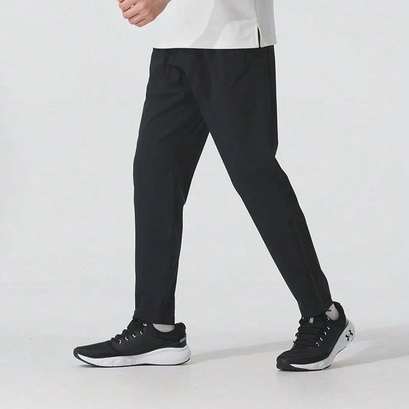 Under Armour OUTRUN THE STORM PANTS Slim-Fit Woven Trousers, Exercise Training & Casual Daily Sports - Black - View 1