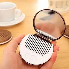 Bộ 2 món (Gương trang điểm + Lược) Gương trang điểm hình bánh quy kem sô cô la sống động như thật, Gương tròn gấp gọn di động hình công chúa dễ thương kèm lược, Gương hình bánh quy đáng yêu kèm lược, Gương trang điểm sô cô la di động, Giá rẻ, Ngày lễ tình nhân, Hàng giá rẻ, Du lịch, Đồ dùng cần thiết khi đi du lịch, Trang trí phòng, Quà tặng Valentine, Đồ rẻ tiền, Phòng, Hàng 1 đô la, Đồ dùng cần thiết cho kỳ nghỉ, Quà tặng cho phụ nữ, Phòng ngủ, Valentine, 99 xu - Nhiều màu - Xem 2