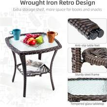 Conjunto de exterior de 3 piezas: mecedora giratoria de mimbre, silla mecedora giratoria de 360 ​​grados, elegante conjunto de bistró de mimbre para patio con mesa auxiliar con tapa de vidrio templado - Rojo - Ver 2