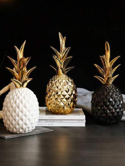 1 pieza Juego de decoración de piña de resina disponible en elegante dorado, negro clásico y blanco puro. Estos adornos de piña con patrones geométricos son perfectos para añadir un toque de lujo a tu hogar. Ideal para estilizar estantes y decorar mesas, un imprescindible para los entusiastas de la decoración del hogar.