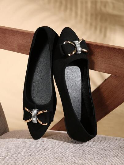 2026 Upgraded Black Velvet Pointed Toe Slightly Small Size Women's Mary Jane Flat Shoes, With Pure Metal And Crystal Decorations, Versatile And Fashionable Simple Low-Top Work Shoes, Pure Black With 1CM Heel, Comfortable Flat Bottom Versatile Style, Suitable For Dates, Halloween, King's Day, Graduation Season, Comfortable Classic Versatile, And Double 12 Shocking Low Price! High-End Quality!