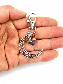 七彩碎石月亮吊坠新款时尚金属钥匙扣，适合日常佩戴，可作包包配件，可作为礼物送给家人、朋友、同学、爱人、生日、老师、纪念品。