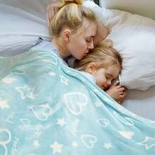 1 Piece Flannel Blanket Featuring A Pink Heart Design, Designed To Glow In The Dark. Made From Premium Flannel Fabric, It Is Soft And Skin-Friendly, Making It Ideal For Teenagers. Providing Both Warmth And Comfort, It Is Perfect For Use On Sofas, In Bedrooms, Or For Travel, Serving As An Excellent Gift For Friends And Classmates. - Mint Green - View 4