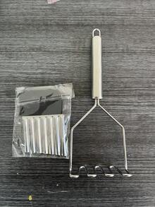 1个不锈钢土豆捣碎器；土豆捣碎器；厨房土豆捣碎器；食物捣碎工具；多功能捣碎铲；不锈钢土豆捣碎器 - 手动手持式厨房榨汁工具，适用于蔬菜、水果，无需充电 - 耐用多功能压碎器，家用和学校用品，手动手持式厨房压力工具，带符合人体工程学的手柄和防滑底座，具有高效的榨汁表面 - 彩色 - 查看 13