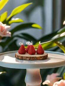 1pc/4pcs, Strawberry-Shaped Candles With Diameters Of 4cm/1.57in And 3cm/1.18cm, Available In Two Color Schemes. Long-Lasting Fragrance, Handmade Soy Wax Scented Candles Suitable For Valentine's Day, Home Decor, Parties, Table Settings, Holiday Gifts, Dinners, Banquets/Partyes, Relaxation/Meditation, Ambient Lighting, And Also Make A Great Gift For Women And A Valentine's Day Present. - Multicolor - View 2