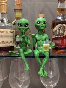 1pc Alien Resin Ornaments, Alien Ufo Outdoor Dwarf Garden Statue Ornaments Decoration, Outdoor Holiday Decor, Summer Theme Supplies, Home Garden Decoration, Yard Decoration, Yard Supplies