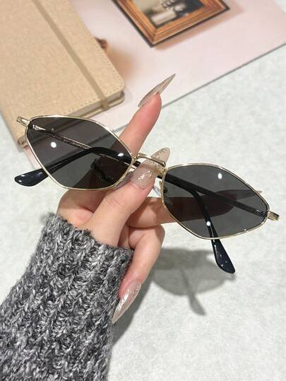 1pc Women Classic Elegant Catwalk Exquisite Ins Style Women Fashion Eyeglasses For Driving Camping Daily Life Street Snap Musical Festival Tropical Beach Vacay Fashion Accessories Suitable For All Face Shapes