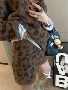 两件套优雅撞色包边纽扣前襟V领长袖开衫毛衣，可爱百褶针织半裙，休闲外出约会上学装扮，秋季女装 - 豹紋 - 查看 3