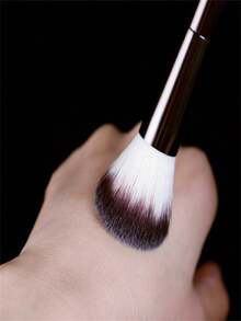 1支中号新月形遮瑕刷，精致化妆刷，无缝金属手柄，椭圆形遮瑕刷头，柔软聚酯纤维，低致敏性，无痕遮瑕，适合所有肤质，贴心礼物。 - 彩色 - 查看 2