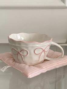 1个蝴蝶结马克杯，陶瓷材质，大容量，饰有丝带蝴蝶结，可作为咖啡杯送给朋友、女朋友，也适合作为返校季、生日、情人节、水杯、情侣杯或母亲节礼物。 - 彩色 - 查看 12