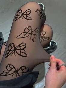 زوج من سراويل الفراشة الكبيرة المطبوعة للنساء ذات القماش الشفاف مع جوارب طويلة حتى الكاحل