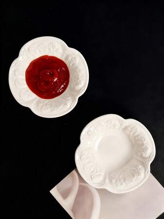 8/6/4pcs Vintage American Embossed White Rose Plates, 4 Inch, Elegant Niche Design, Exquisite Dipping Sauce Dishes, Tabletop Condiment Plates, Household Soy Sauce Vinegar Dishes, Dipping Bowls, Sushi Restaurant Dipping Plates, Oven And Microwave