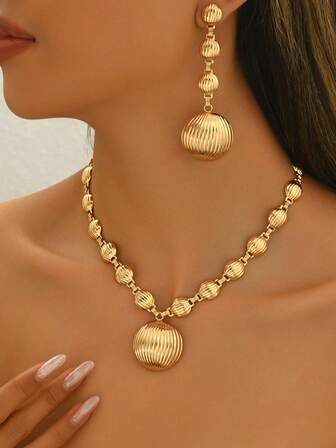 2件套 新款创意几何圆形拼接手工链条优雅欧美风围兜项链套装