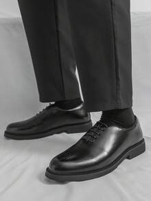 Men's Formal Leather Oxford Shoes, Vintage Carved Lace-Up Low-Top Casual Brogue Shoes - Black - View 2