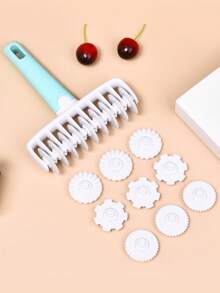 全新家用面团滚轮雕刻套装：烘焙工具，配有 4 种不同的齿轮形雕刻装饰工具，适用于面包、甜点和蛋糕。 - 彩色 - 查看 3