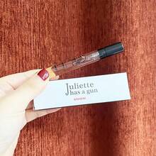 JULIETTE HAS A GUN - MMMM - Eau De Toilette Spray For Women, 0.17 Oz., Floral Fruity Fragrance - Contains Jasmine, Iris, Vanilla, Long-Lasting Scent, Everyday Essential, Perfect Birthday Gift, Best Christmas Gift. - 水果&柑橘香調 - 查看 7