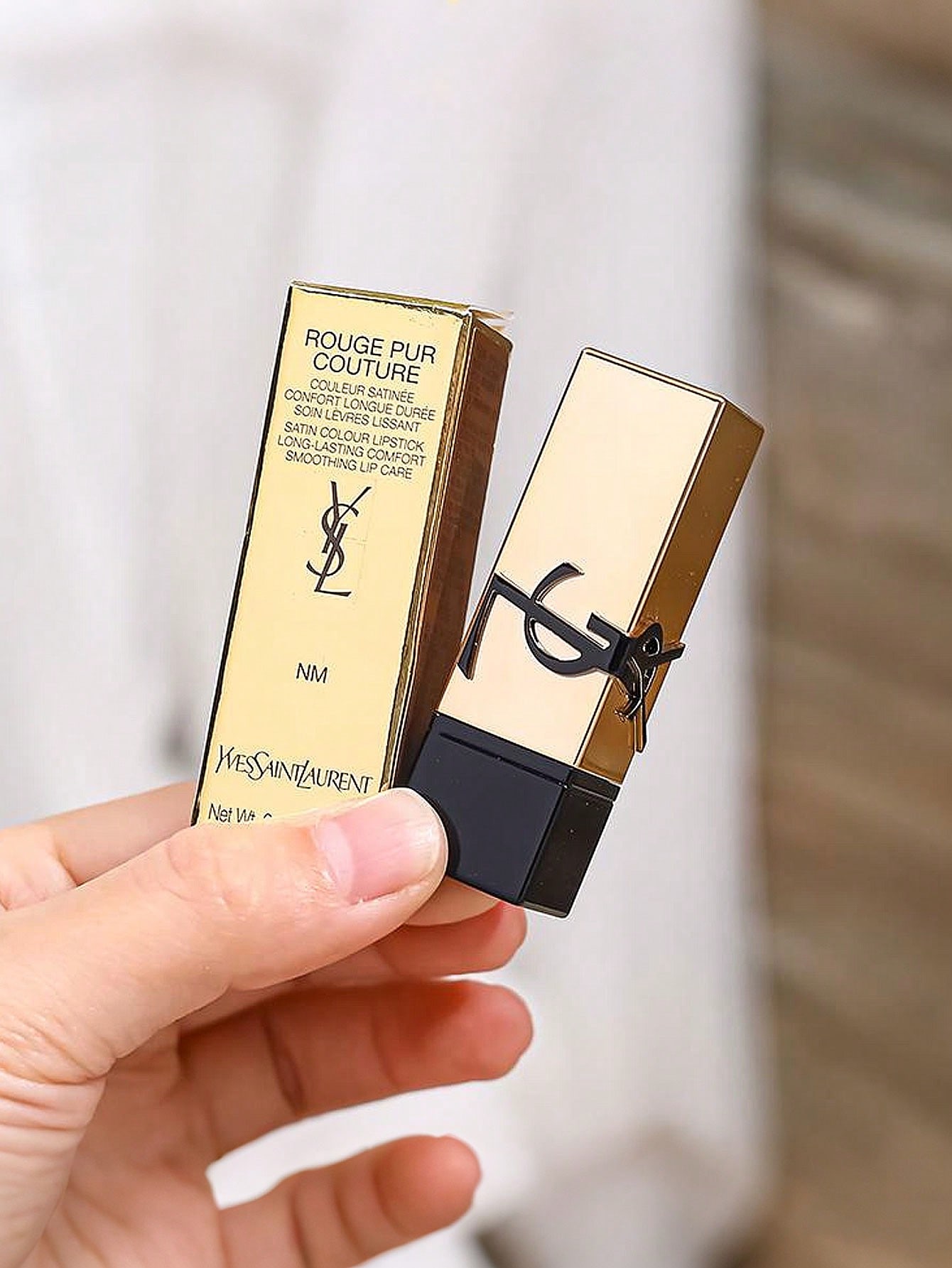 Yves Saint Laurent روج بيور كوتور ساتان كولور أحمر...