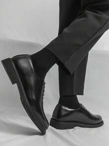 Men's Formal Leather Oxford Shoes, Vintage Carved Lace-Up Low-Top Casual Brogue Shoes - Black - View 4