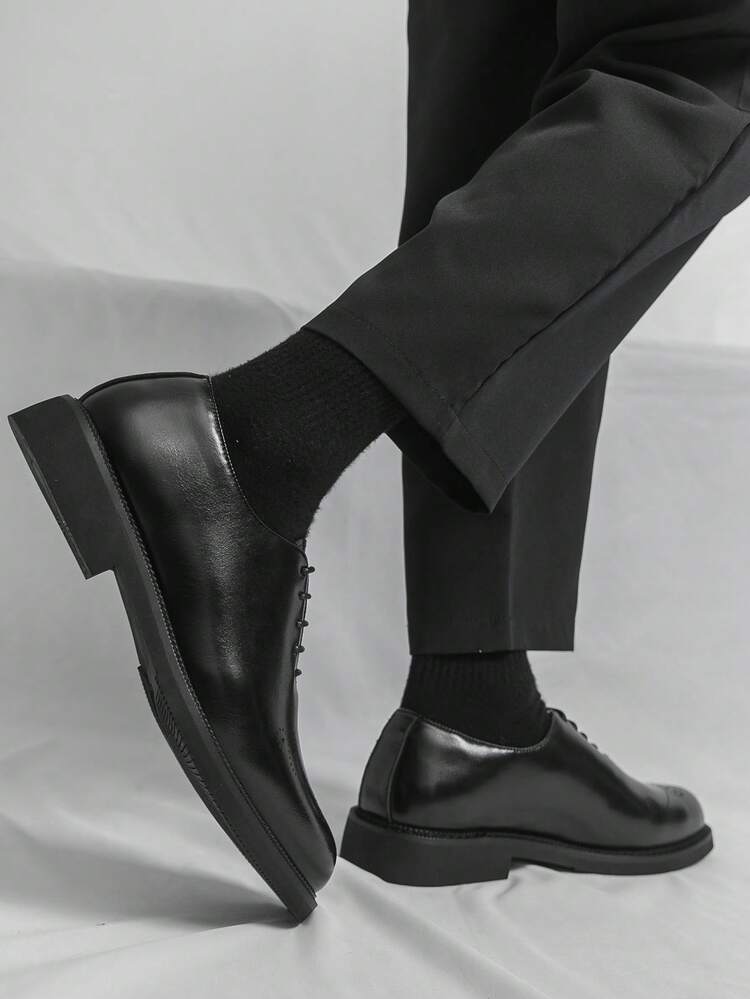 Men's Formal Leather Oxford Shoes, Vintage Carved Lace-Up Low-Top Casual Brogue Shoes - Black - View 4